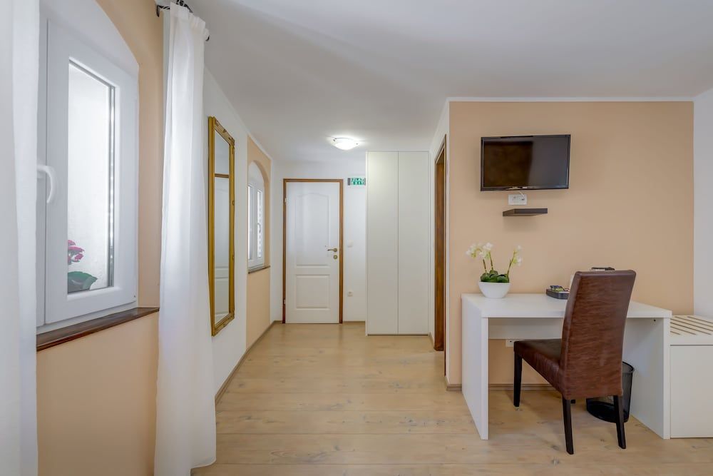 Guesthouse Imperator Standard Double Room, City View 29