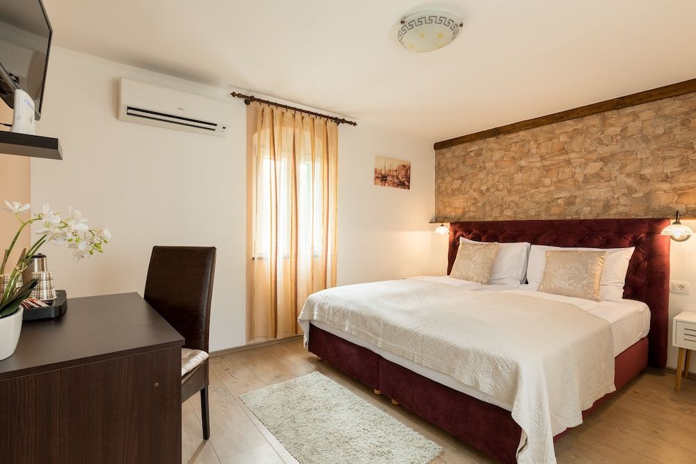 Guesthouse Imperator Standard Double Room, City View 7