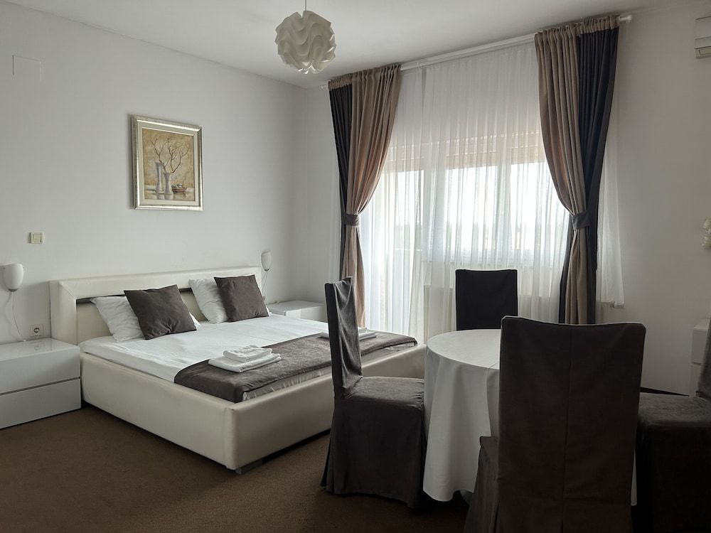 undefined Rooms Laguna 6