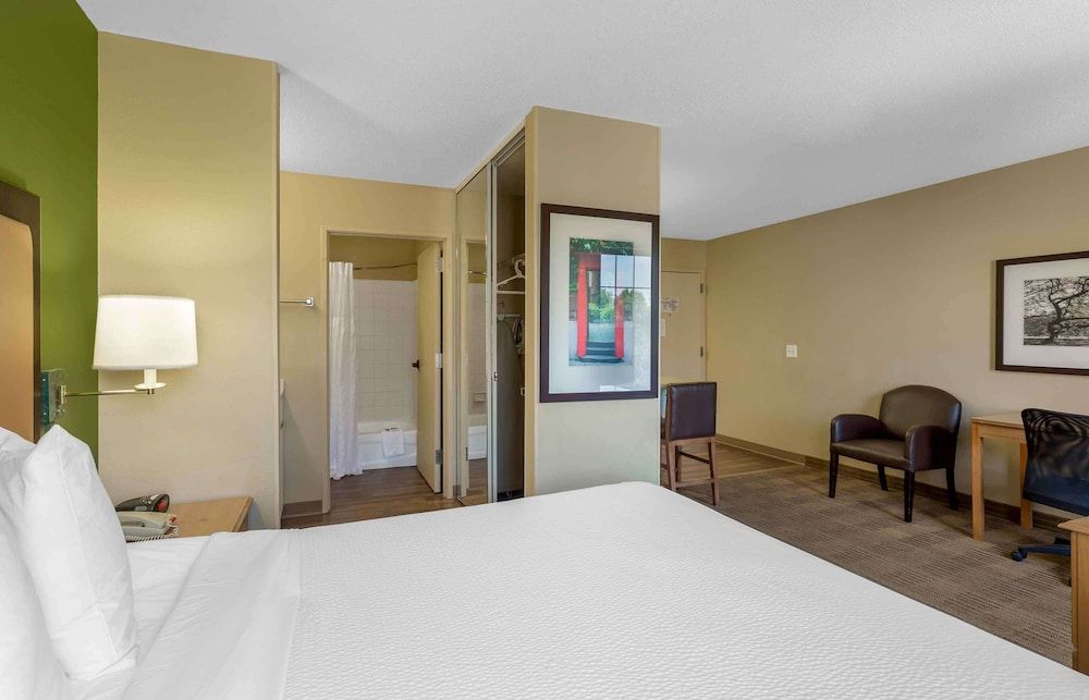 Deluxe Studio, 1 King Bed with Sofa bed, Non Smoking