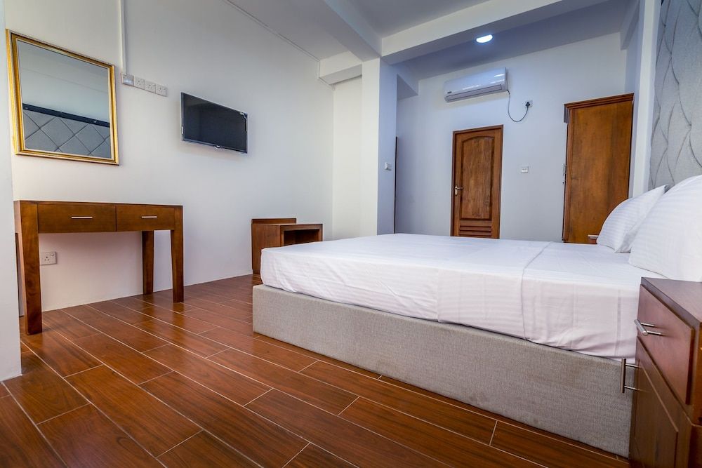 undefined Metro Port City Hotel 7