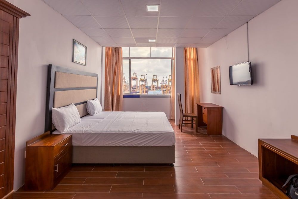 undefined Metro Port City Hotel