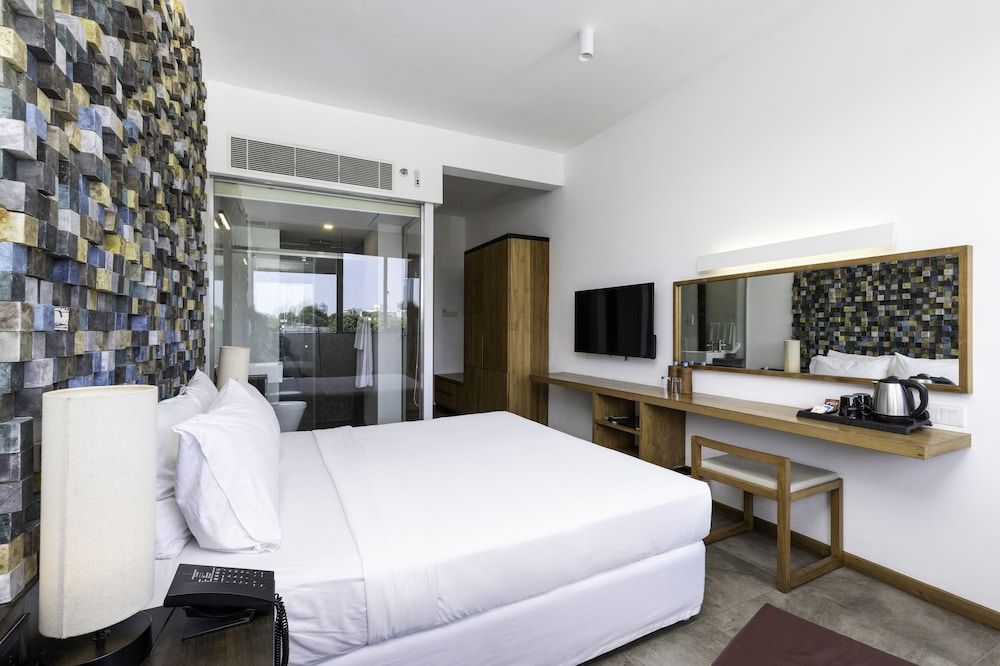 ME Colombo Deluxe Double or Twin Room, 1 Double Bed, City View 3