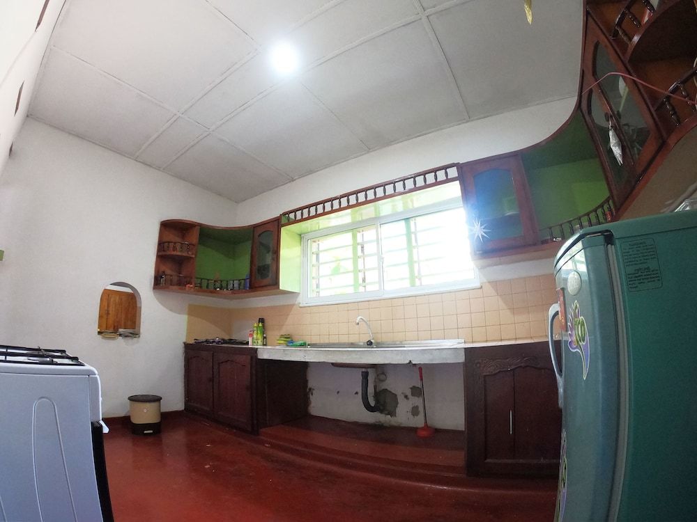 Shrinith's Place - Dodanduwa Family House, 3 Bedrooms, Pool View, Ground Floor 11