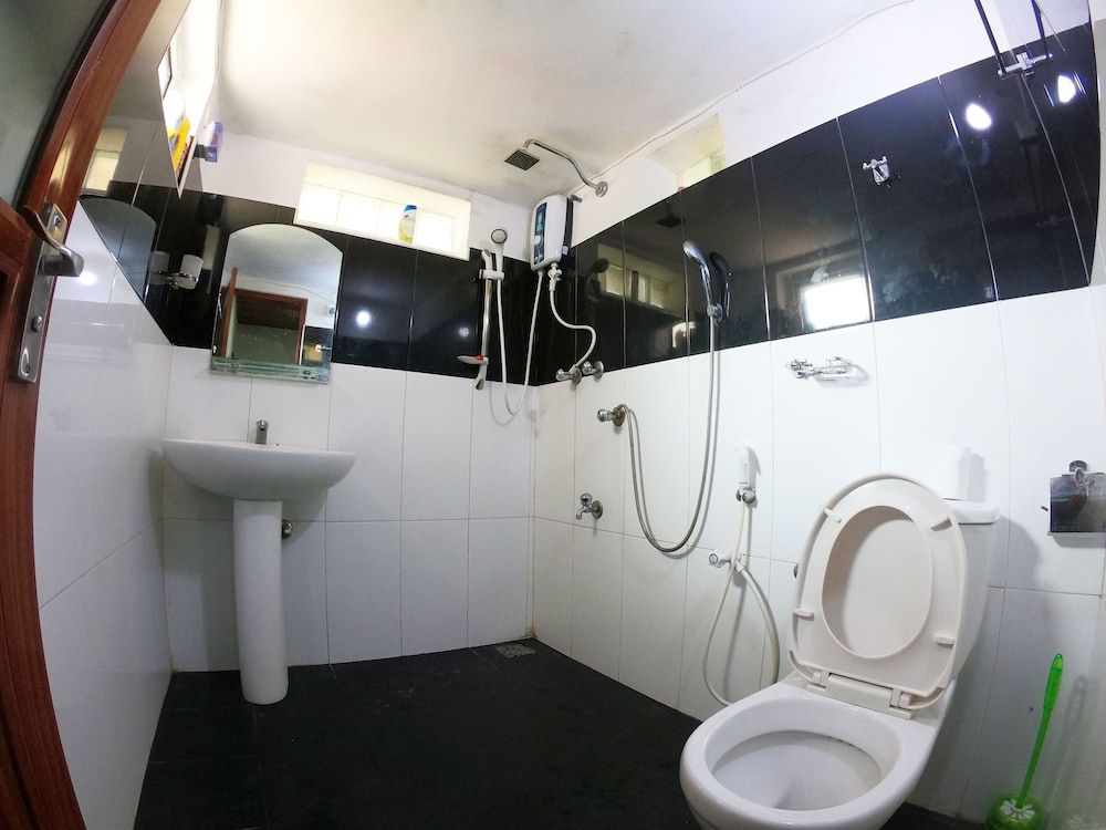 Shrinith's Place - Dodanduwa Family House, 3 Bedrooms, Pool View, Ground Floor 16