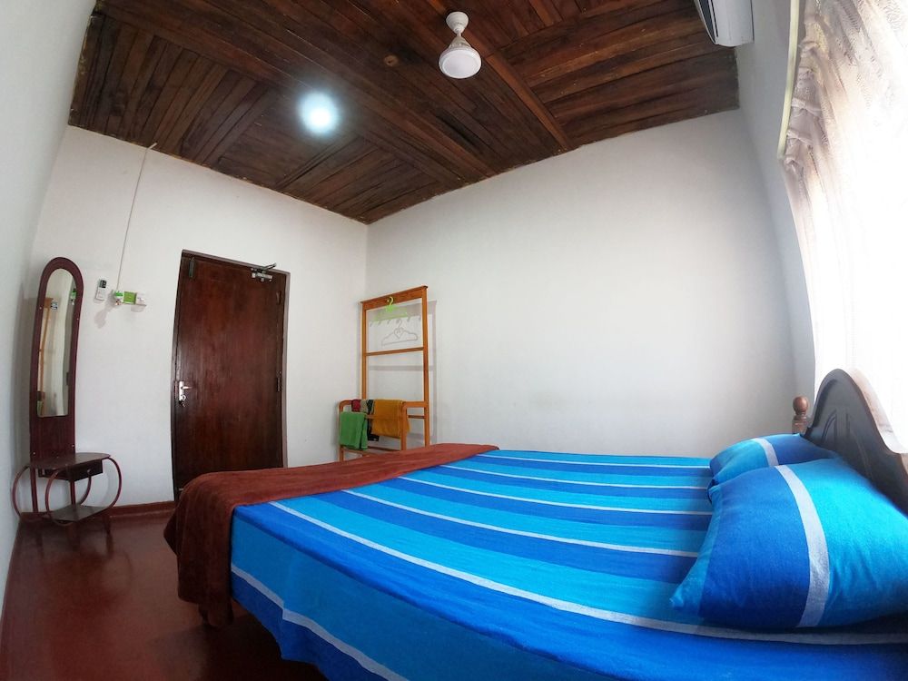 Shrinith's Place - Dodanduwa Family House, 3 Bedrooms, Pool View, Ground Floor 5