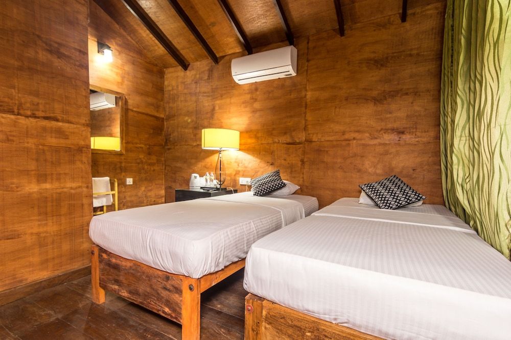 Eighth Wonder Resort Luxury Chalet, 1 Bedroom, Non Smoking, Pool View 2