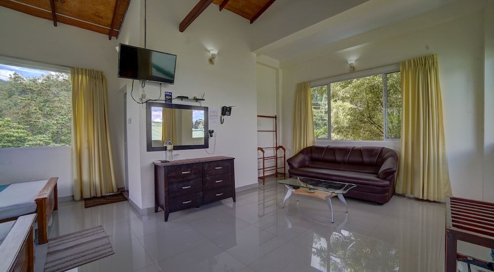 Hanthana Holiday Rooms Deluxe King Room 3