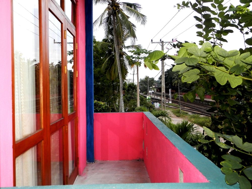Comfort Room, 1 Queen Bed, Private Bathroom, Park View