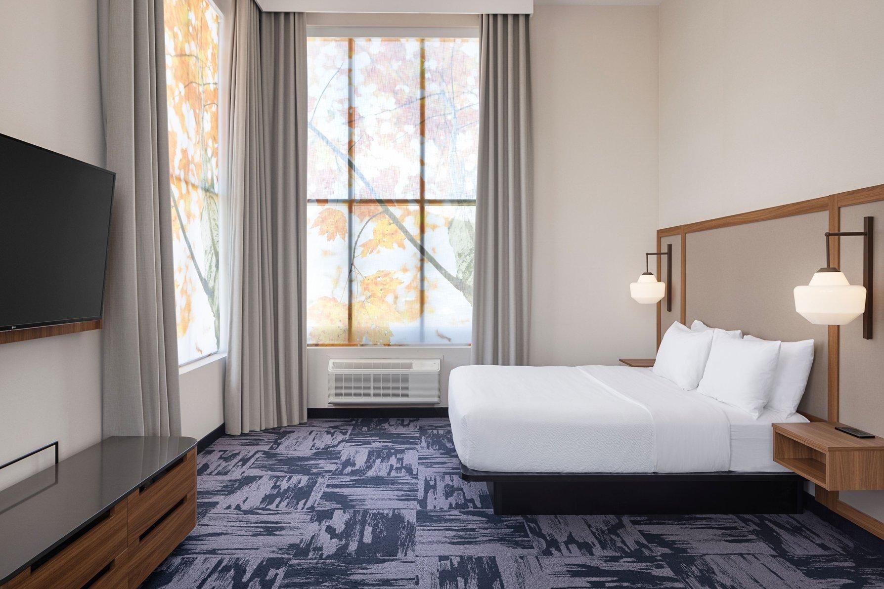 Premier, 1 Bedroom Suite, 1 King, Sofa bed, Mountain view