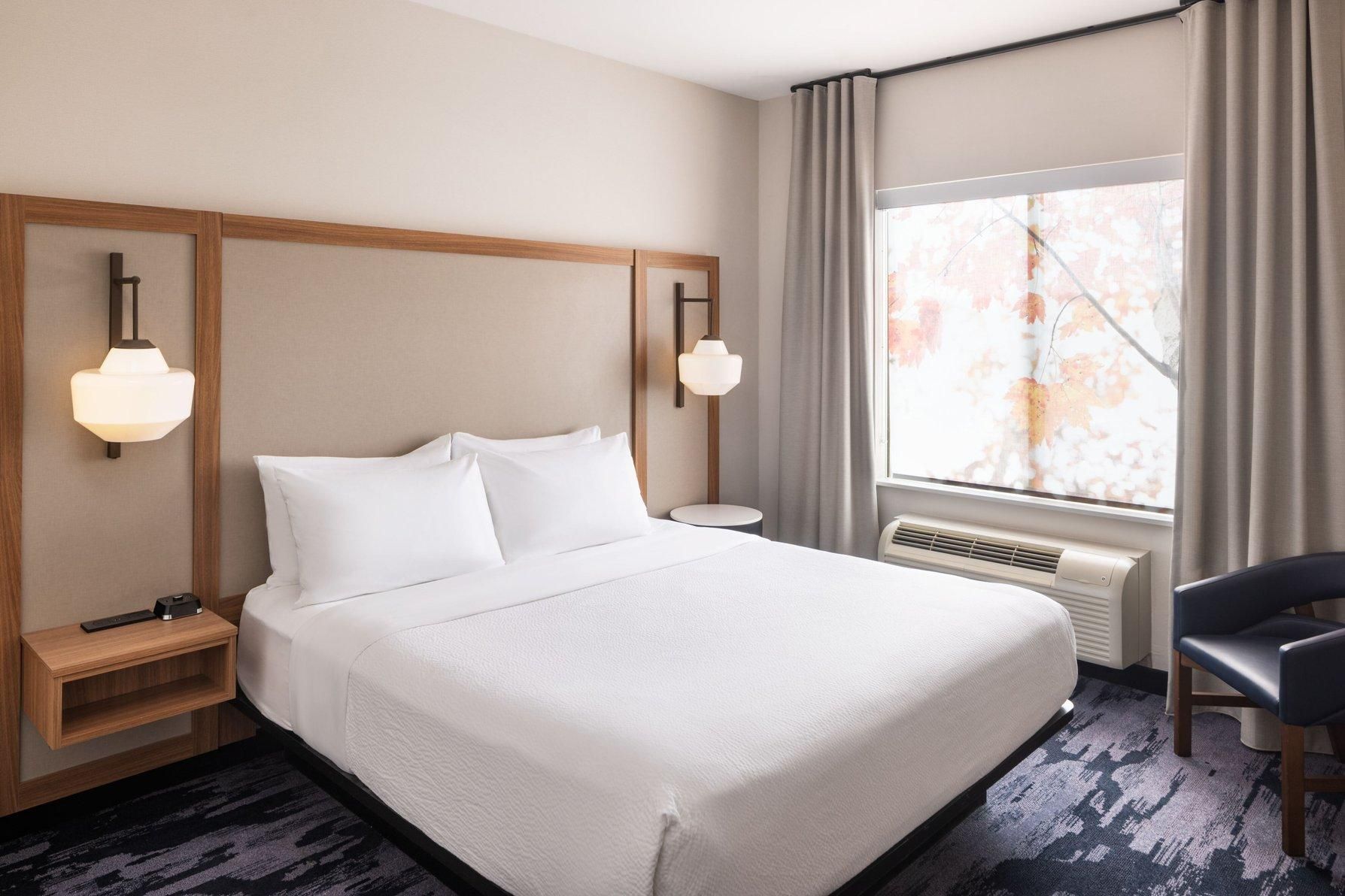 Fairfield by Marriott Inn & Suites West Kelowna Family, 1 Bedroom Suite, 1 King or 1 Queen, Sofa bed, Golf view, Balcony 2