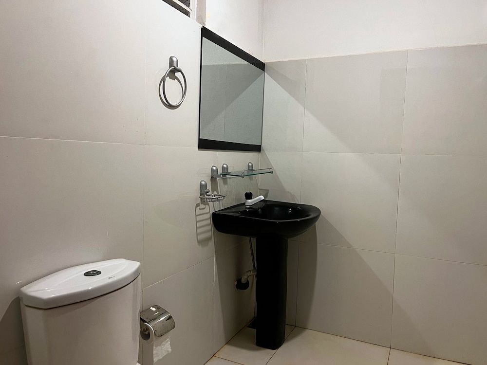 Funky Leopard Safari Lodge Bordering Yala National Park - Hostel Leopard Den Triple 5