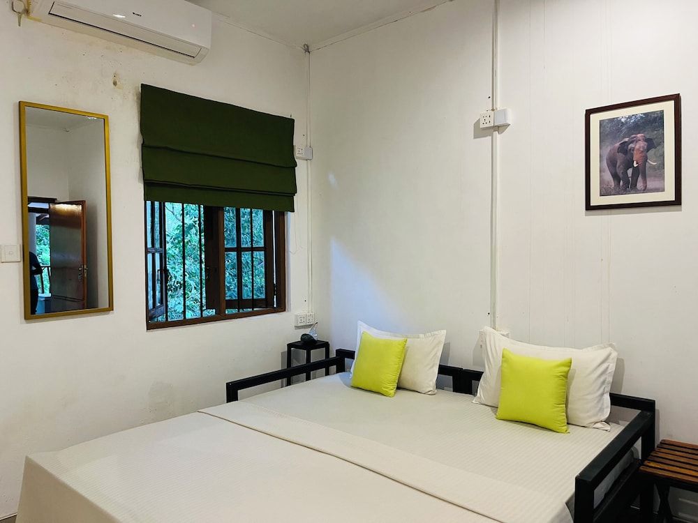 Funky Leopard Safari Lodge Bordering Yala National Park - Hostel Leopard Den Single 5