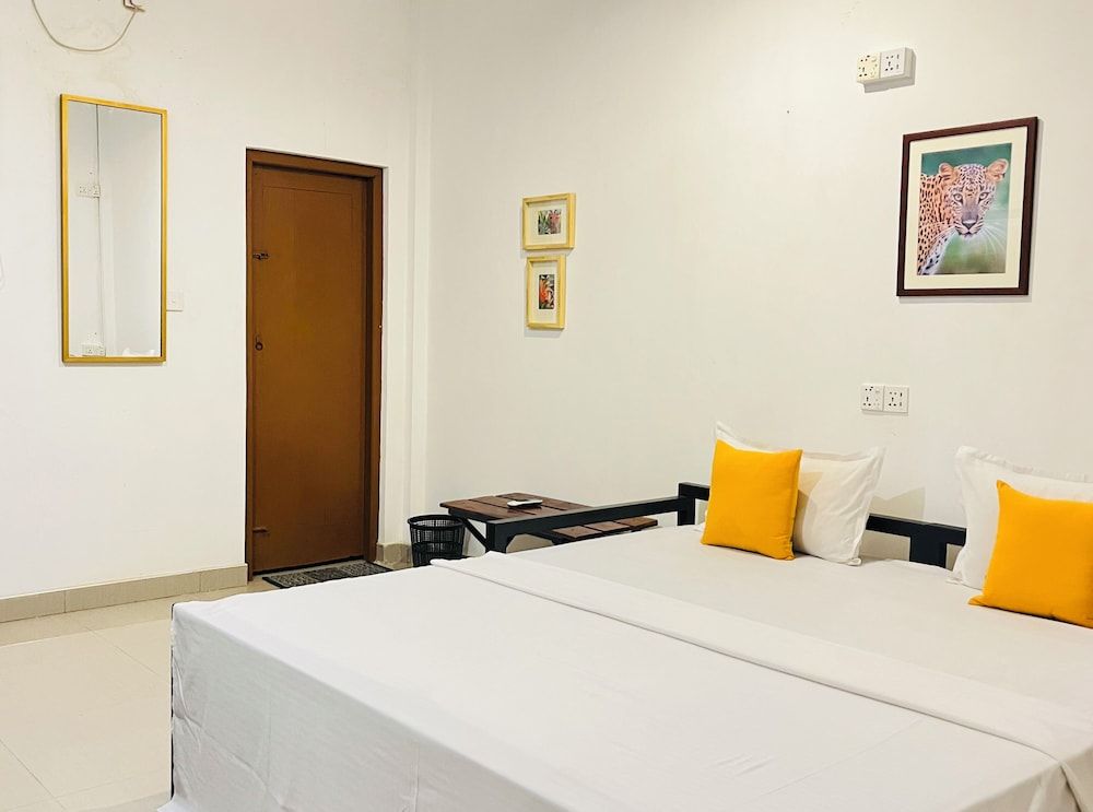 Funky Leopard Safari Lodge Bordering Yala National Park - Hostel leopard Den Double 7