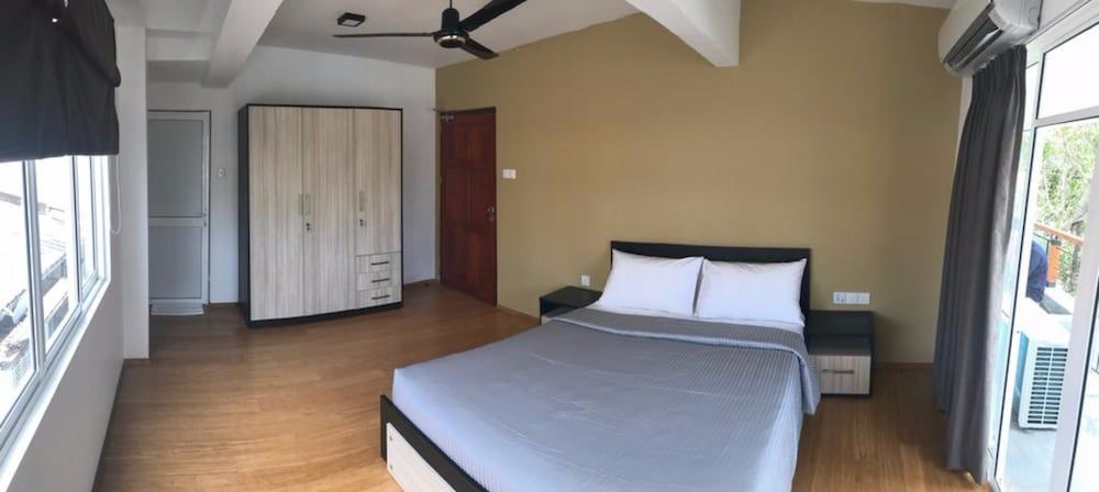 undefined Amber FR 16 Colombo 6