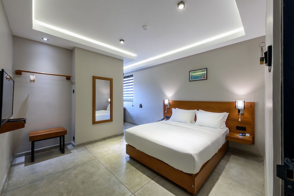 Fern Colombo Comfort Double Room, 1 Queen Bed, Accessible 4