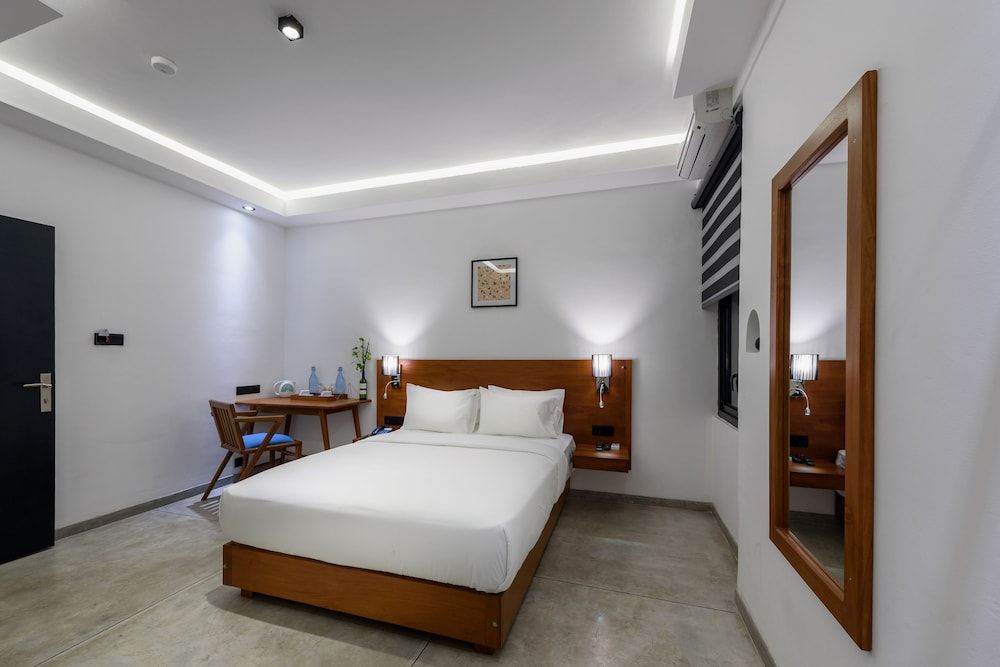 Fern Colombo Comfort Double Room, 1 Queen Bed, Accessible 3