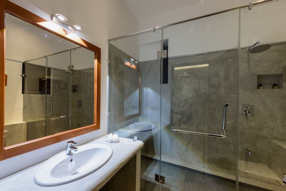Fern Colombo Comfort Double Room, 1 Queen Bed, Accessible 6