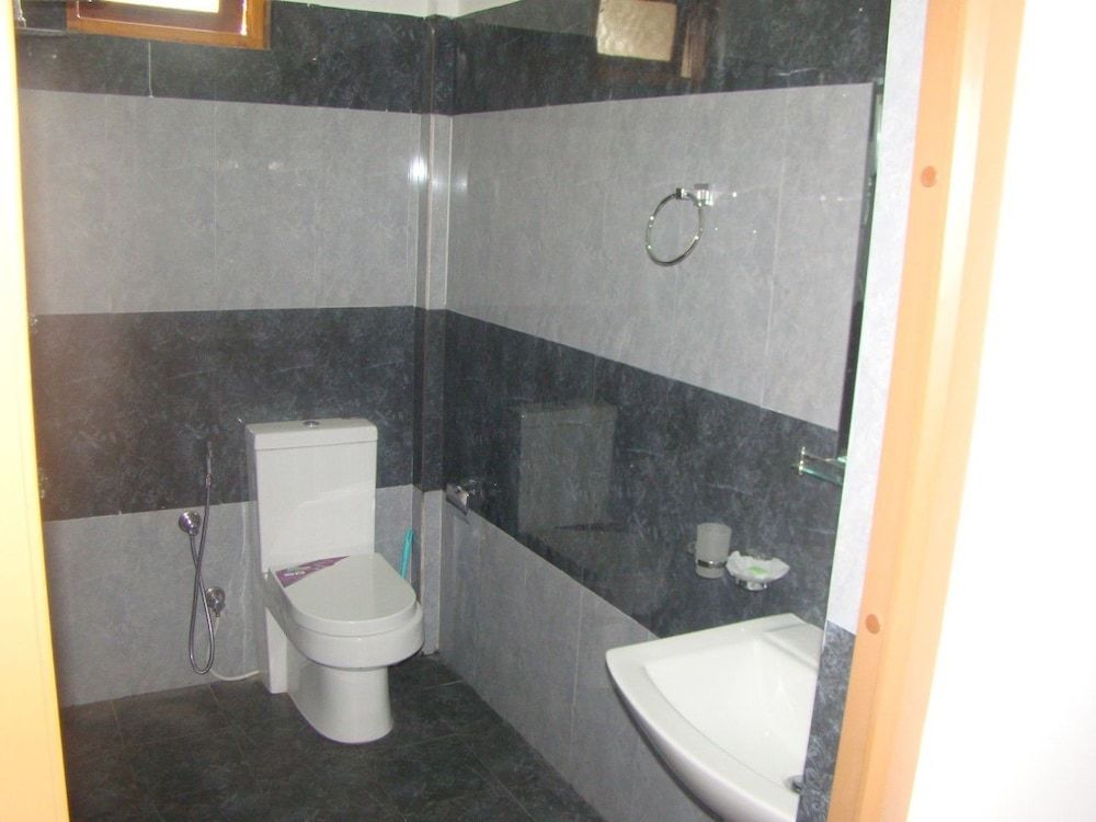 Nadun Rest Luxury Double Room, 2 Bedrooms, Garden View 10