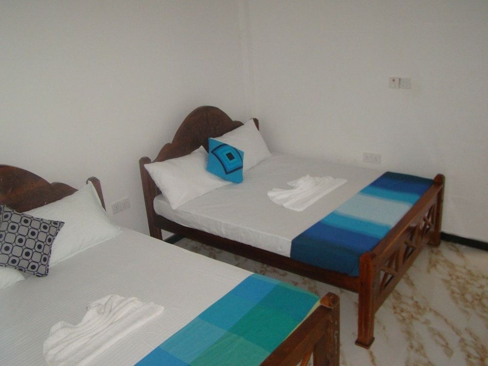 Nadun Rest Deluxe Twin Room, 3 Bedrooms, Garden View 2