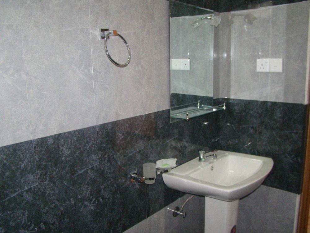 Nadun Rest Luxury Double Room, 2 Bedrooms, Garden View 9