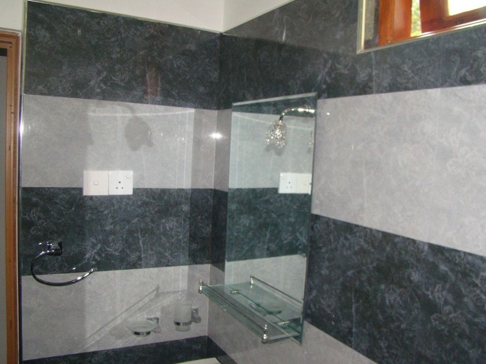 Nadun Rest Deluxe Twin Room, 3 Bedrooms, Garden View 7