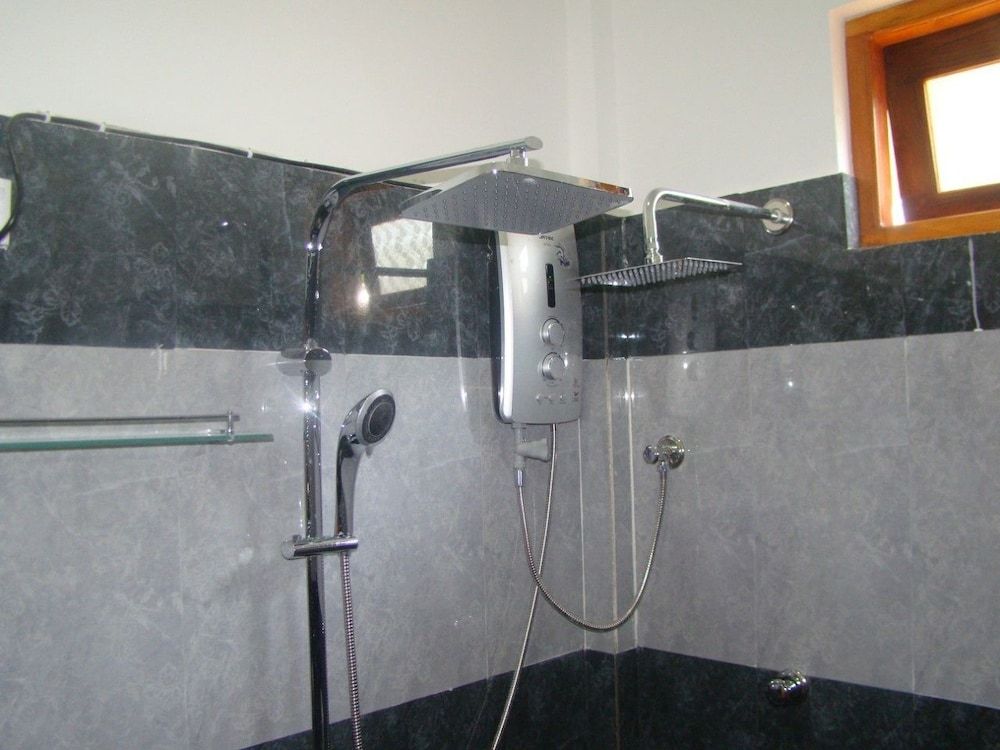 Nadun Rest Deluxe Triple Room, 1 Bedroom, Garden View 5