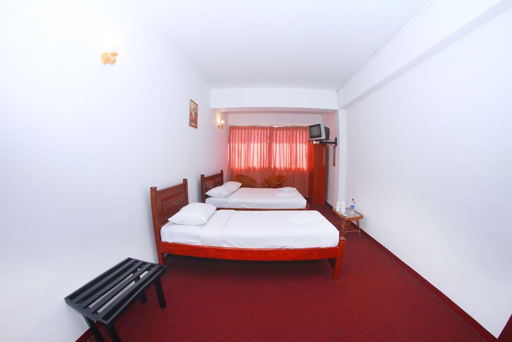 undefined Milano Inn 7