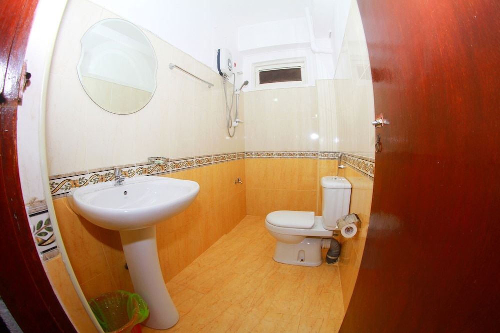 undefined Milano Inn 8