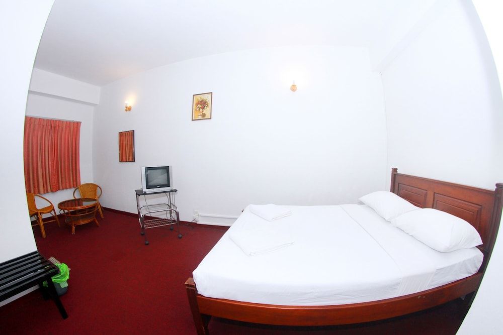 undefined Milano Inn 4