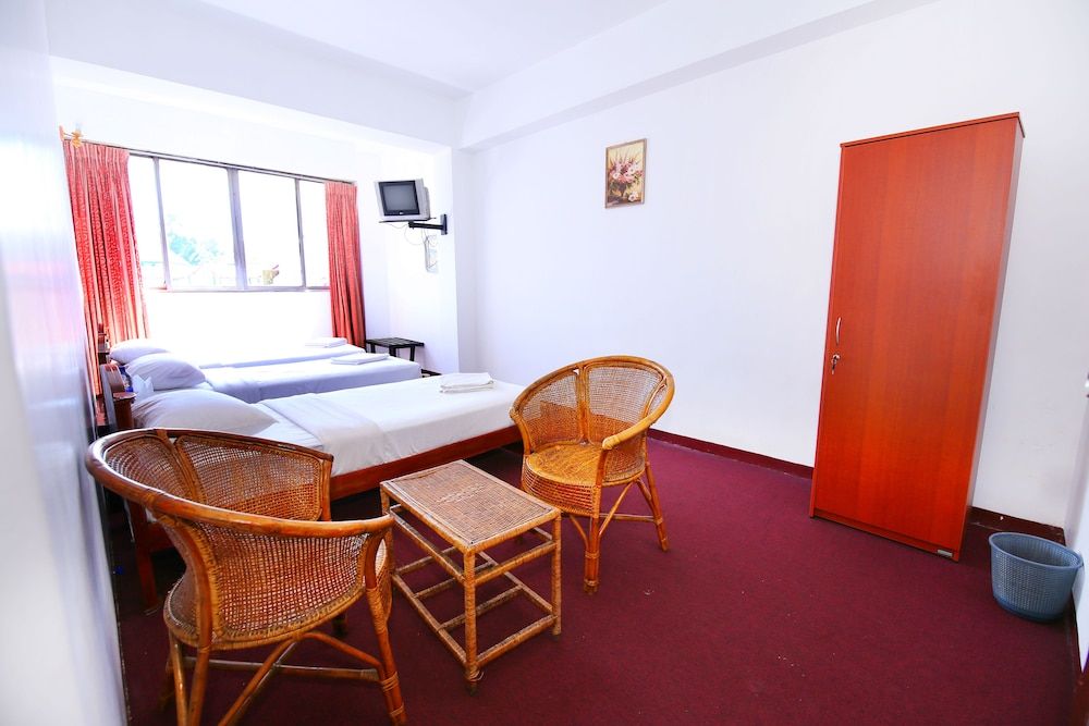 undefined Milano Inn 5