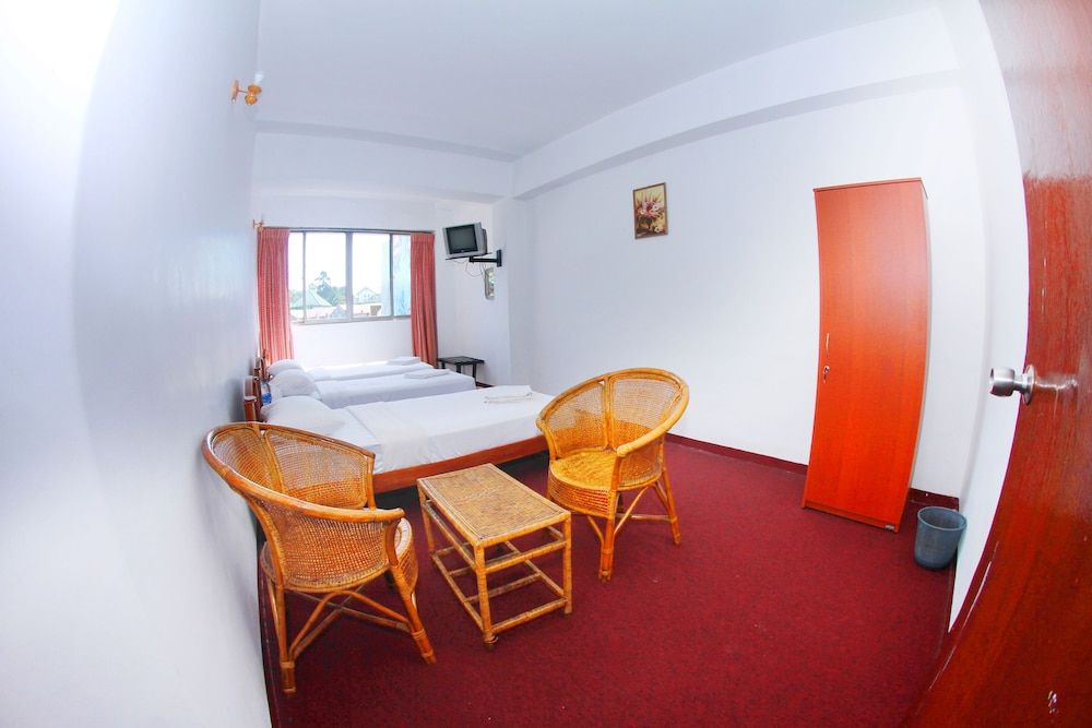 undefined Milano Inn 6