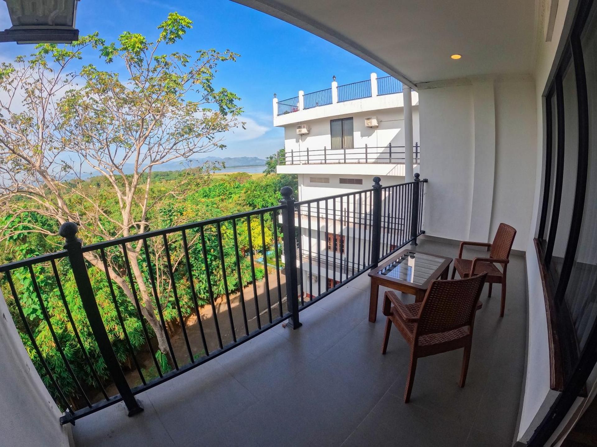 Centauria Wild Superior Deluxe Room with Lake View 2