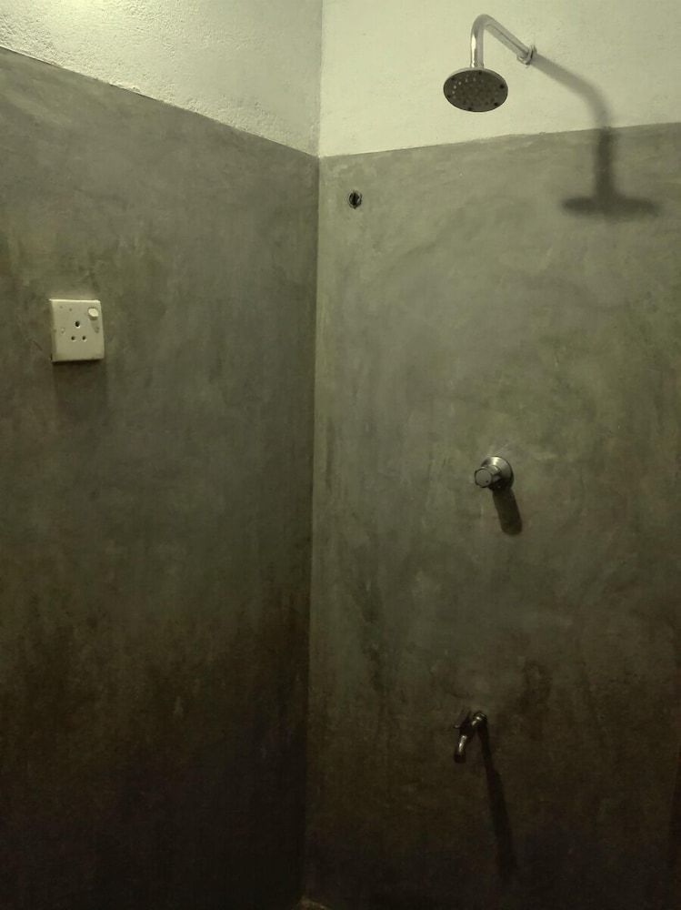 Mango shade Basic Double Room Single Use, 1 Queen Bed, Accessible, Smoking 8