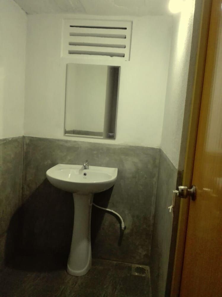 Mango shade Basic Double Room Single Use, 1 Queen Bed, Accessible, Smoking 7