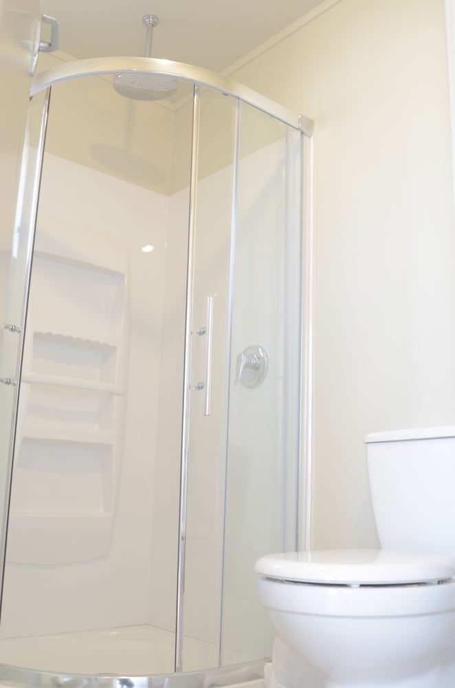 Bridge Backpackers Double Room with Ensuite 4