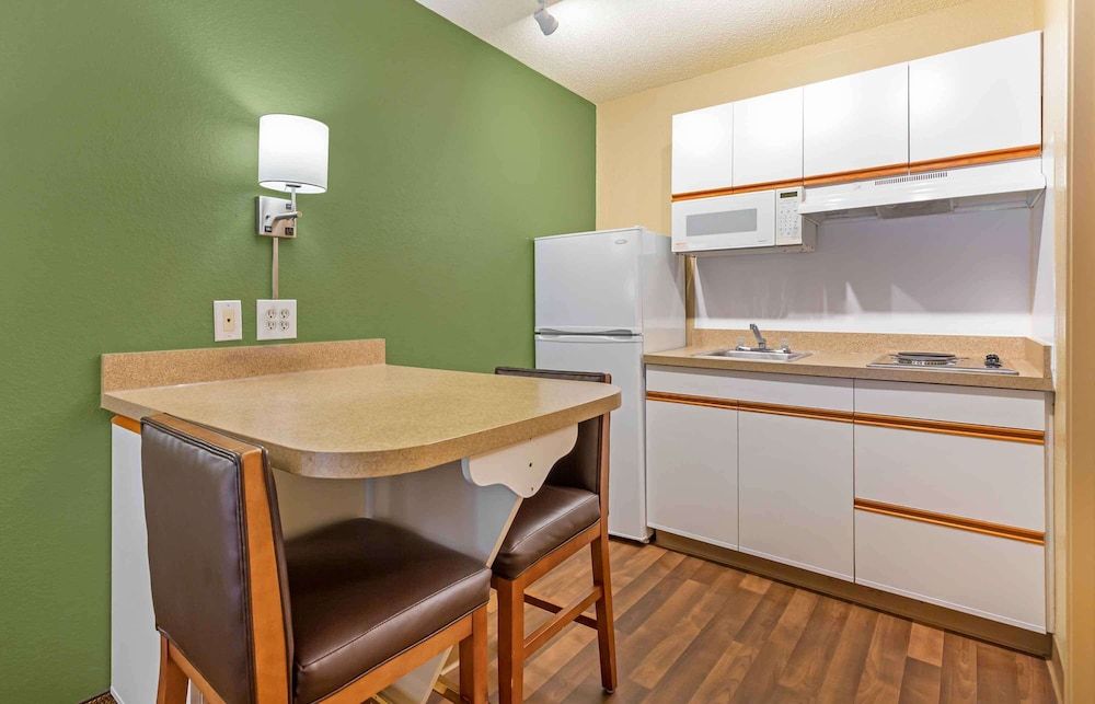 Extended Stay America Suites Washington DC Falls Church Deluxe Studio, 1 King Bed with Sofa bed, Non Smoking 3