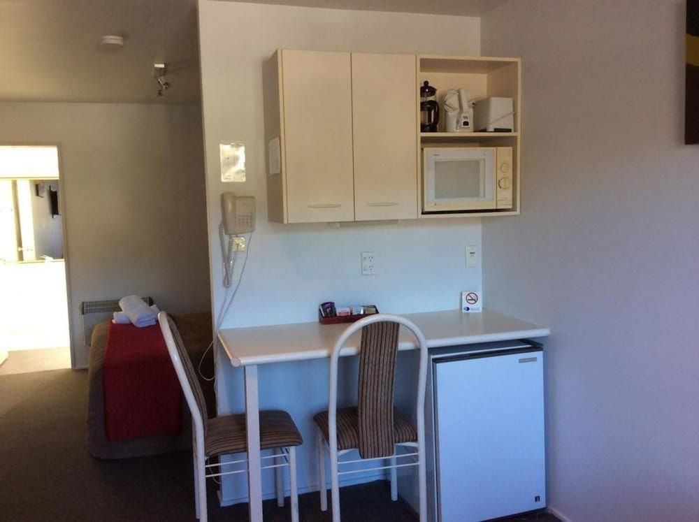 Marksman Motor Inn Basic Studio 7