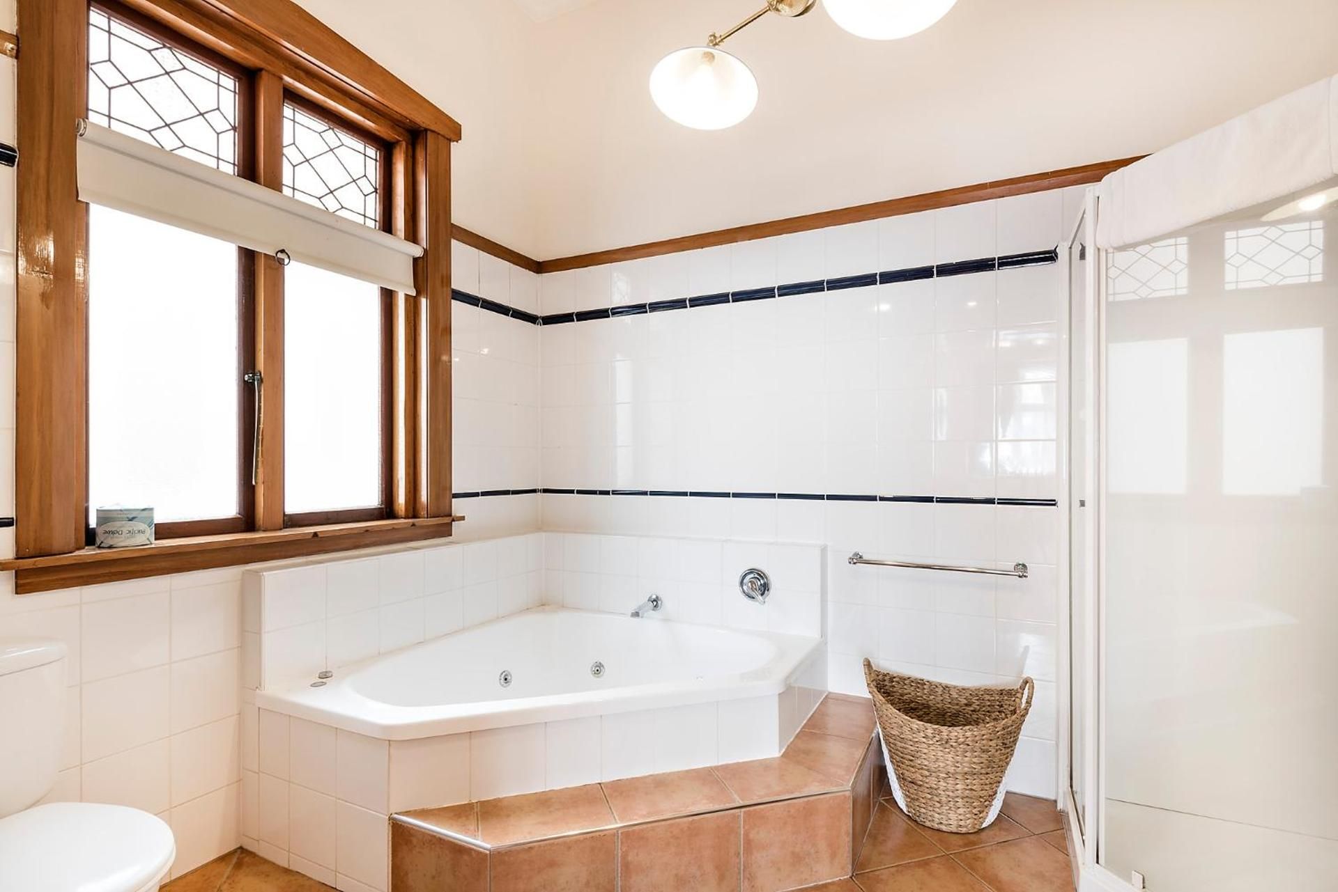 Lodge King Room with Spa Bath
