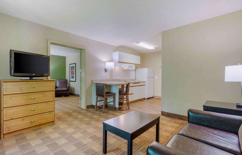 Suite, 1 King Bed with Sofa bed, Non Smoking