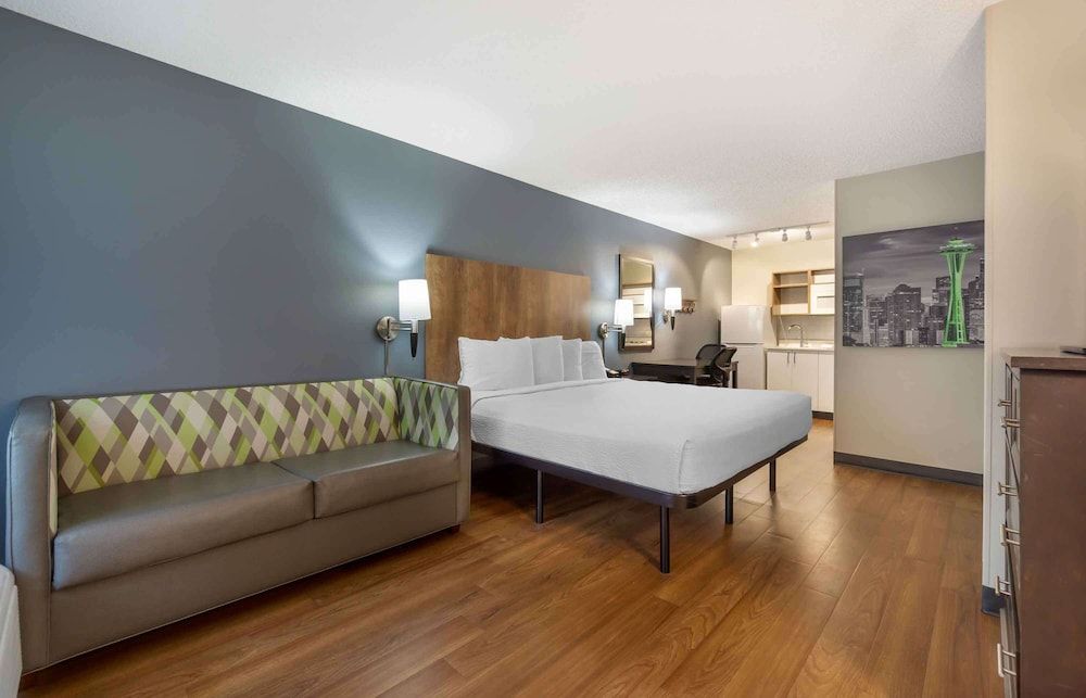Deluxe Studio, 1 King Bed with Sofa bed, Non Smoking