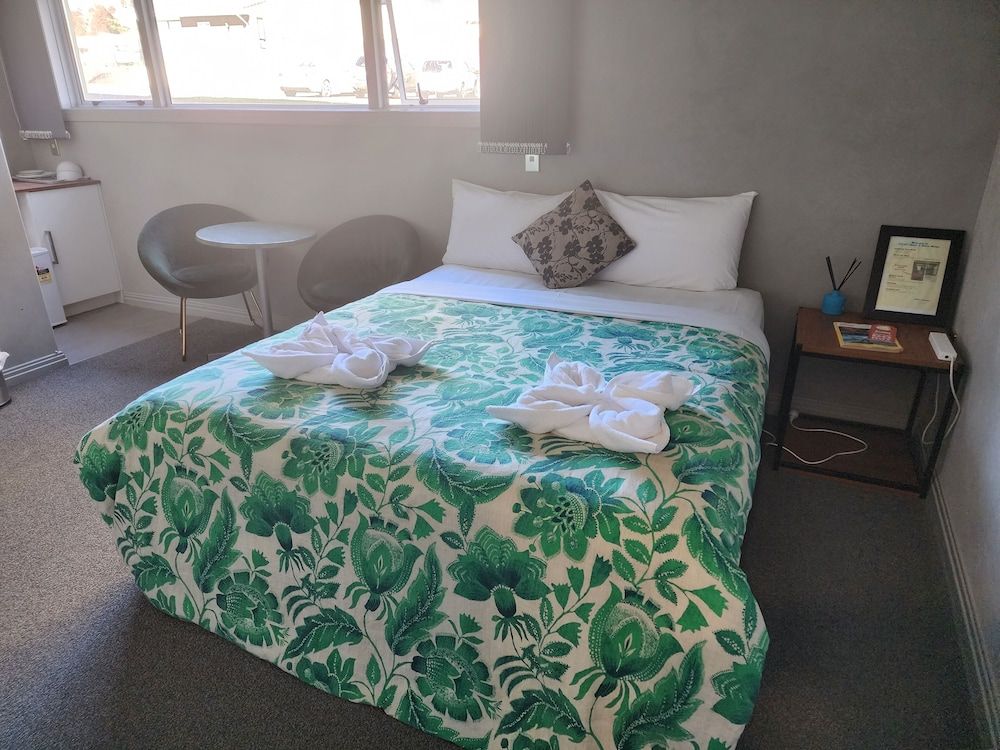 undefined Pure Motel 5