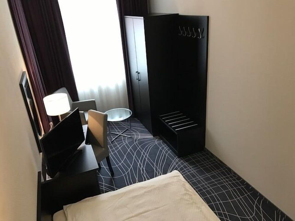 Sky Business Hotel Standard Single Room 5