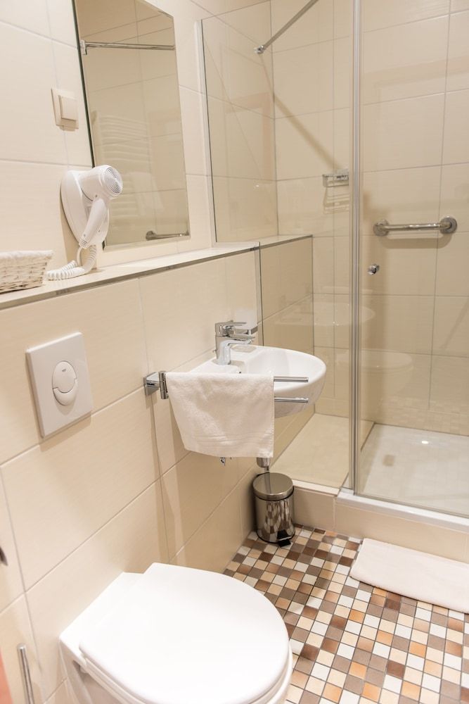 Sky Business Hotel Standard Single Room 4