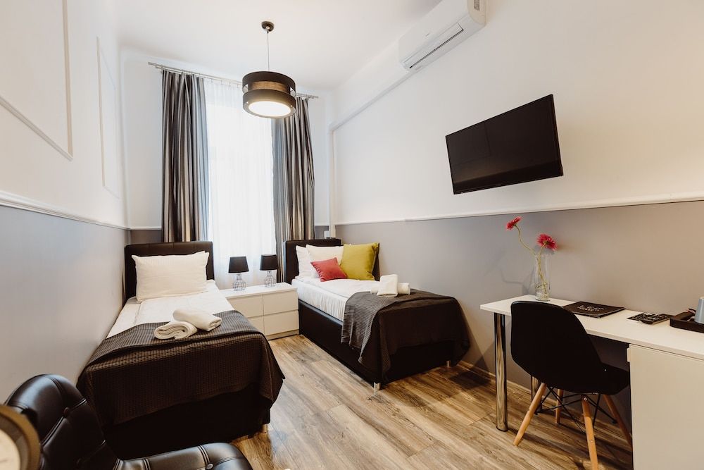 Comfort Double Room, 1 Queen Bed with Sofa bed, Private Bathroom