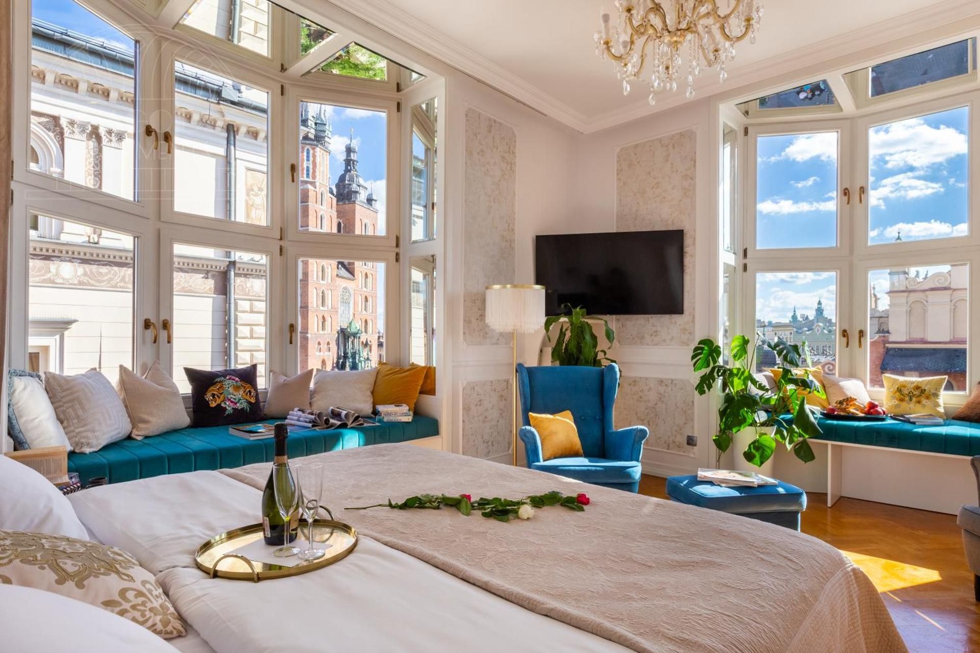 Feniks Lagoon 1-Bedroom with the best Main Square view