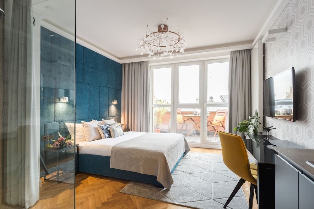 Deluxe Studio, 1 Queen Bed, Terrace, City View