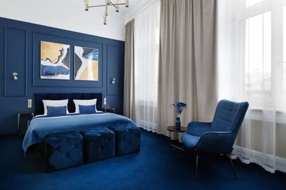Senior Suite