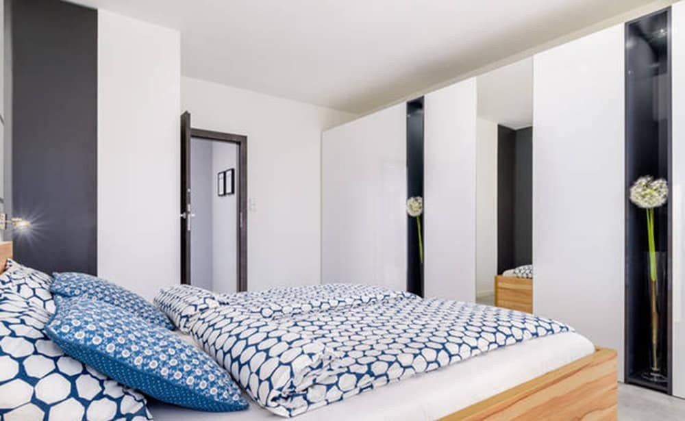 Apartment (Everest)