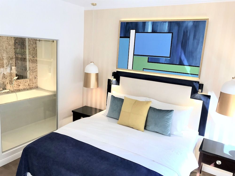 Signature Suite, 3 Bedrooms, 2 Bathrooms (Main Market Square view, 175 m2)